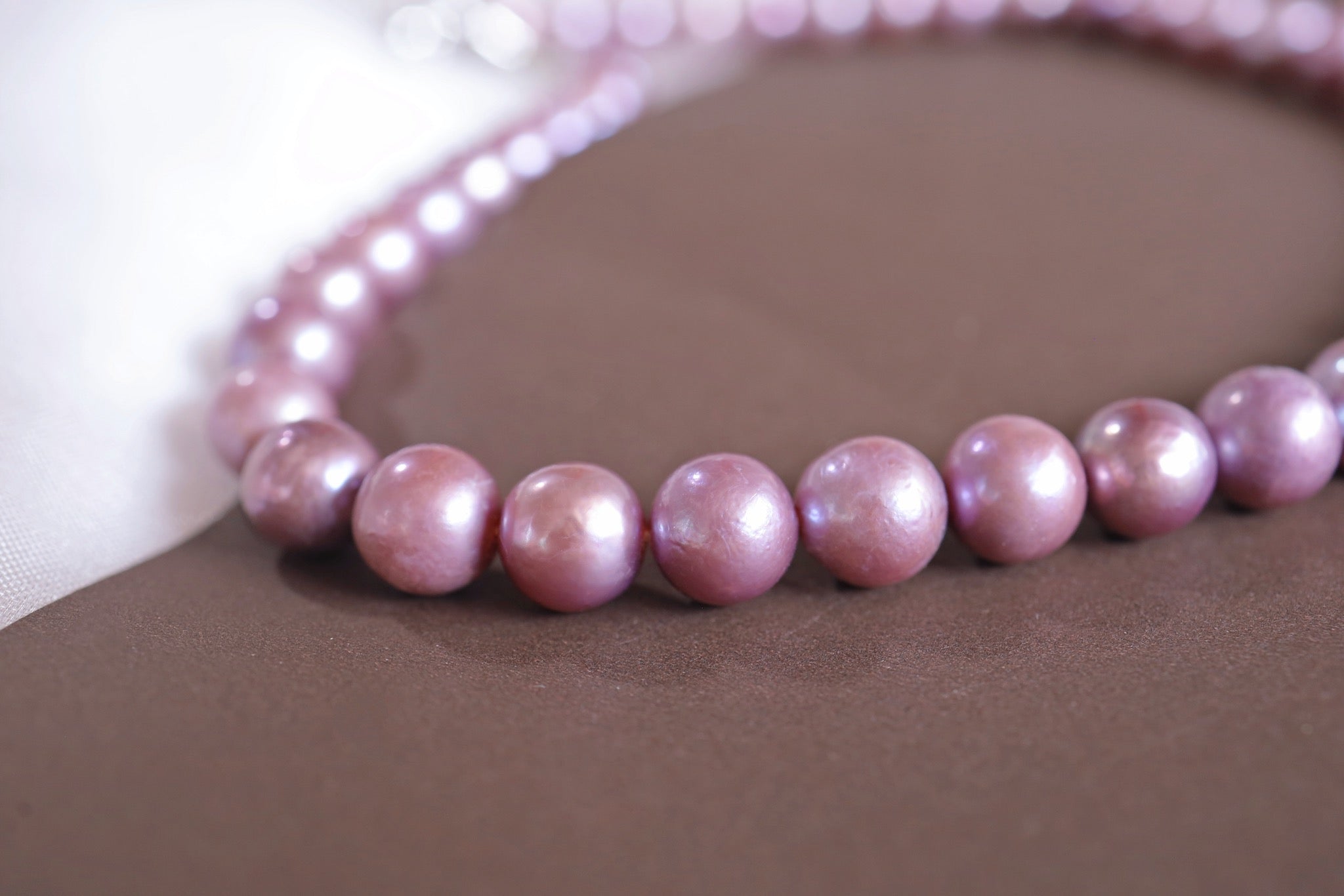 N-003 | Rare Orchid Glow Round Pearl Necklace (9.8mm)