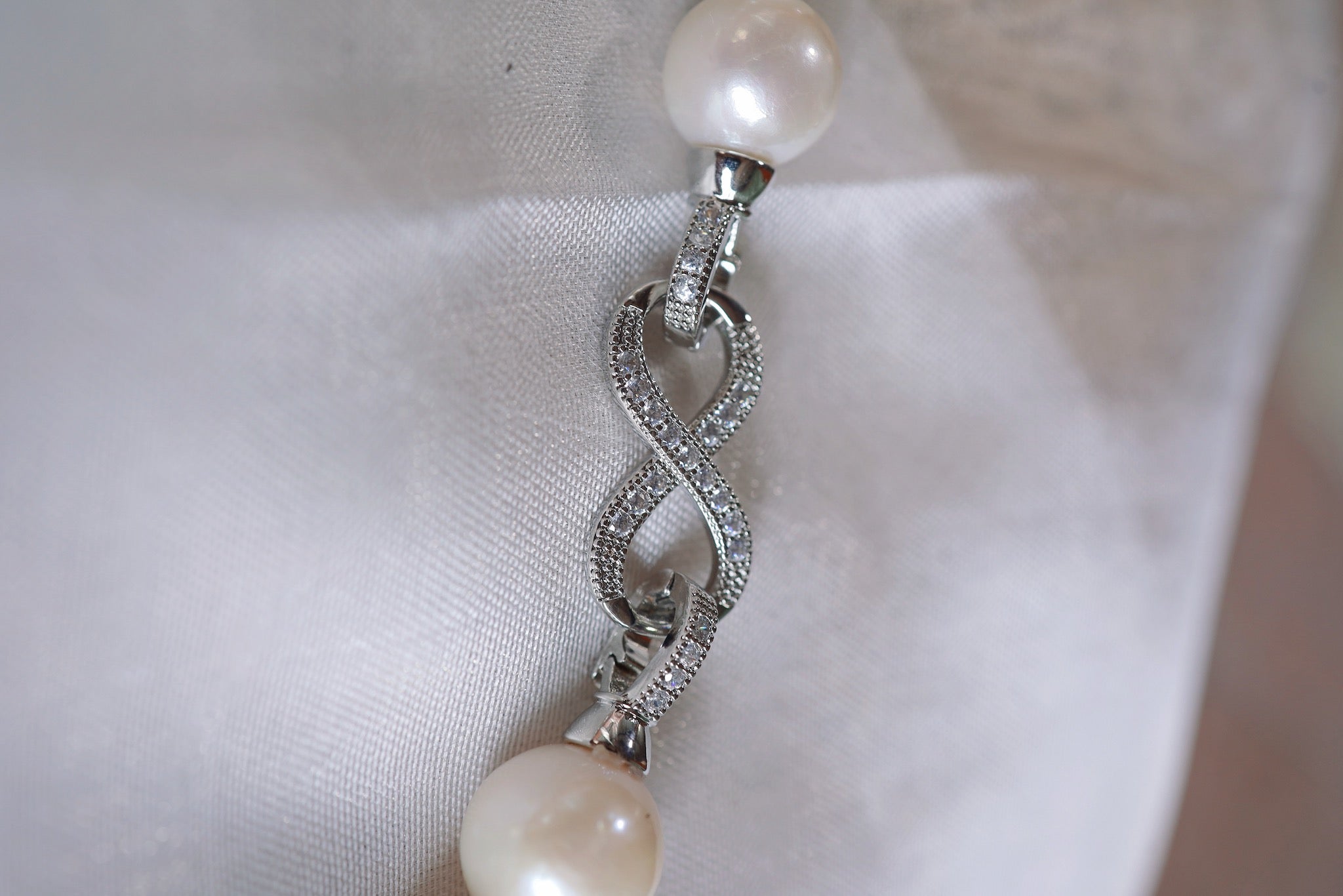 N-004 | Natural White Shimmering Pearl Necklace
