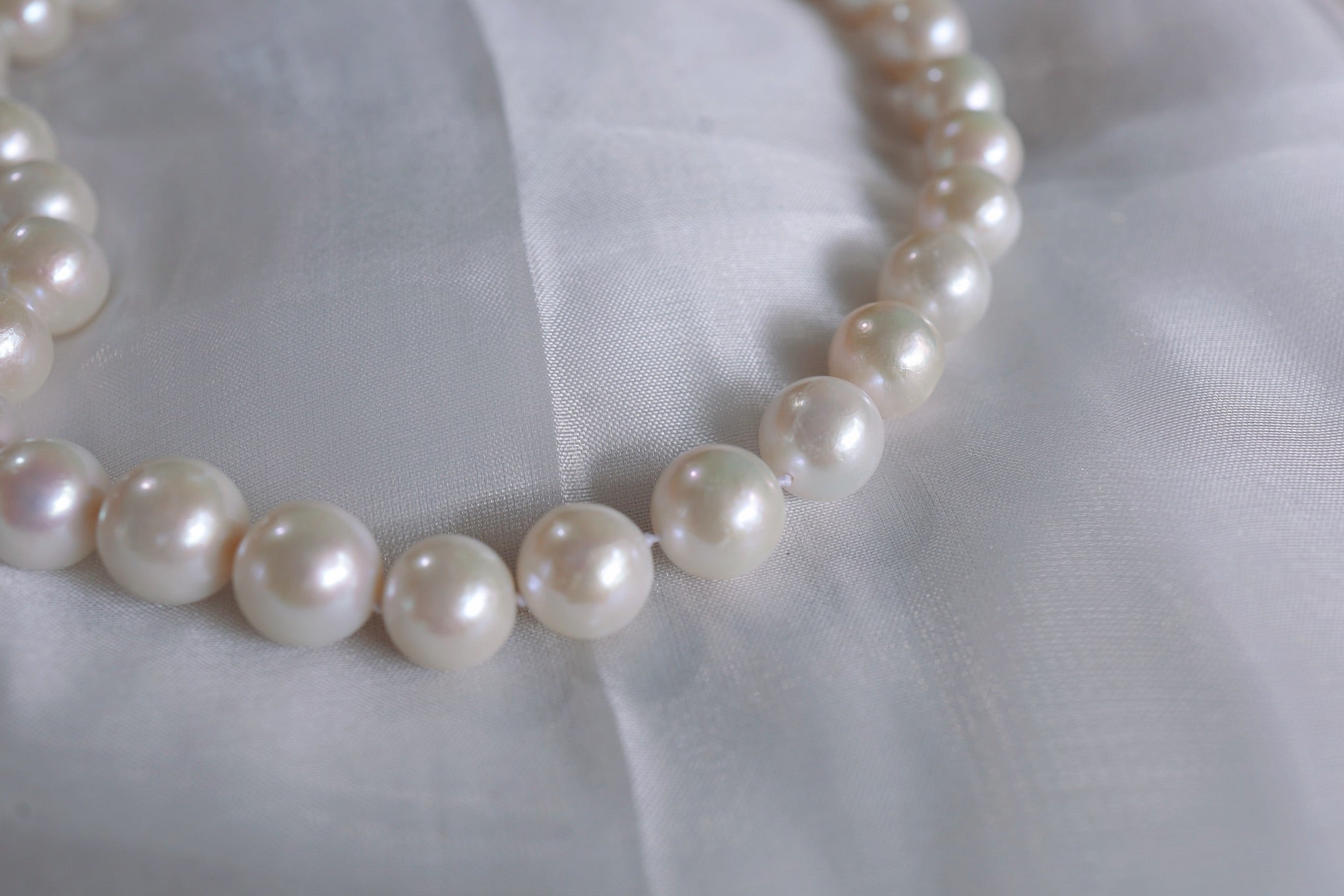 N-004 | Natural White Shimmering Pearl Necklace