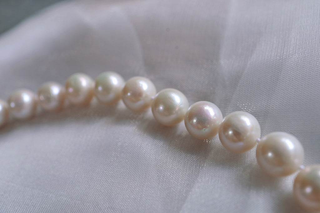 N-004 | Natural White Shimmering Pearl Necklace